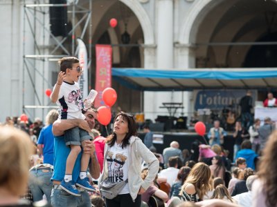 MilleChitarre in Piazza – ELE0102