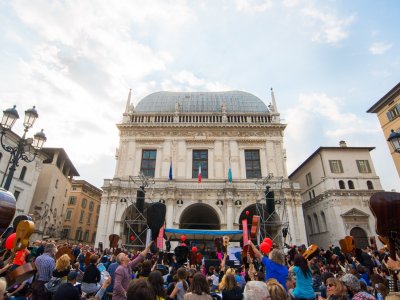 MilleChitarre in Piazza – ELE0350